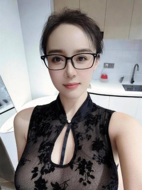 高挑服务系大胸老师