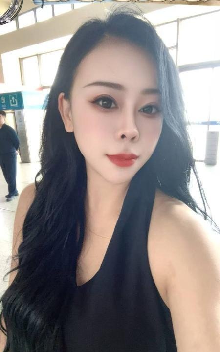 黑丝魅惑骚妇