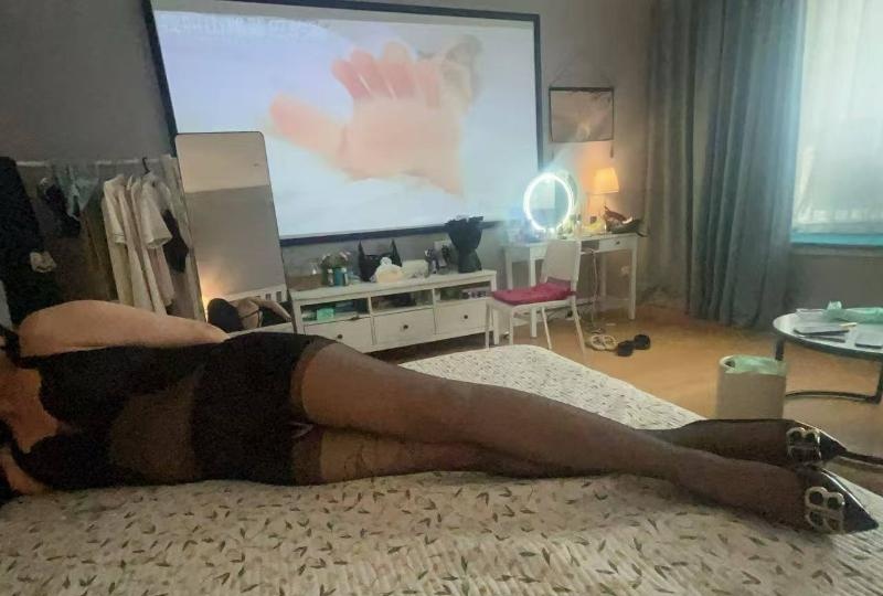 黑丝魅惑骚妇