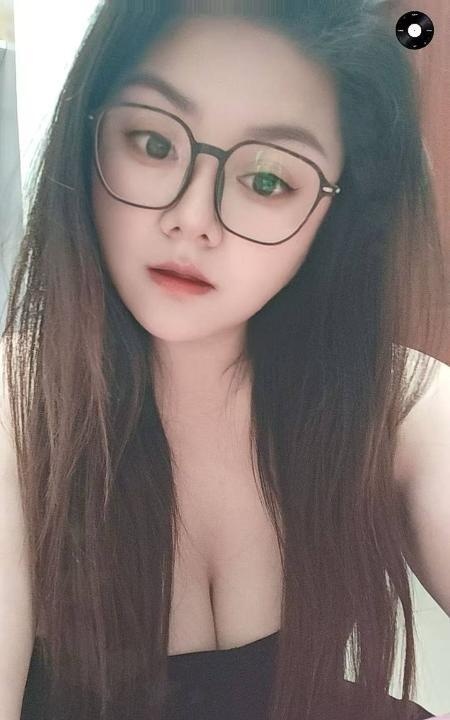 大胸翘臀骚美少妇