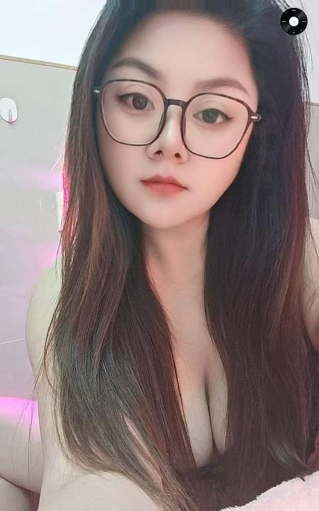 大胸翘臀骚美少妇