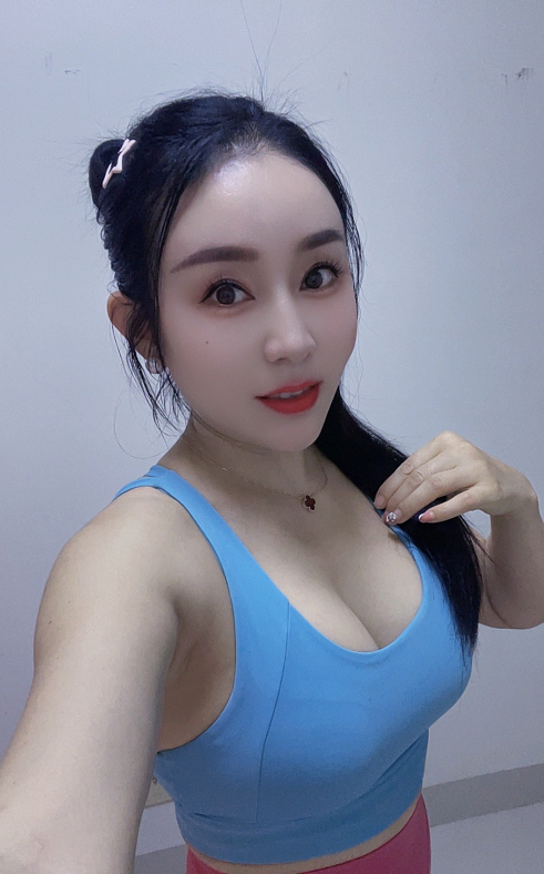 瑜伽少妇