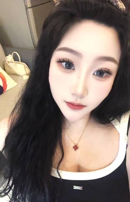 丰满大奶骚货
