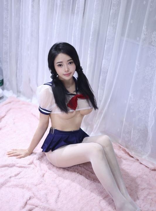 性感大奶翘臀风骚婉清