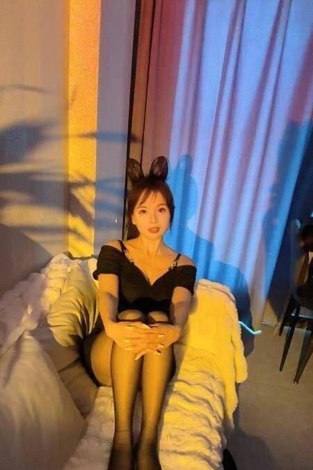 短发性感丰满妹妹