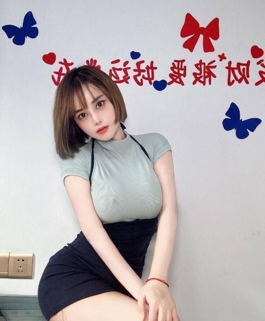 丰满大胸刺激服务妹子