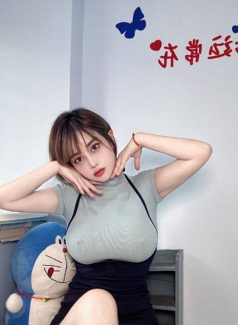 丰满大胸刺激服务妹子