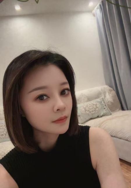 短发大奶御姐