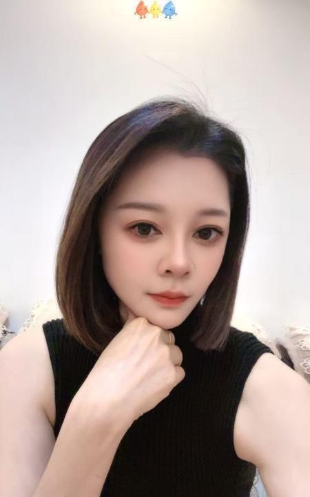 短发大奶御姐