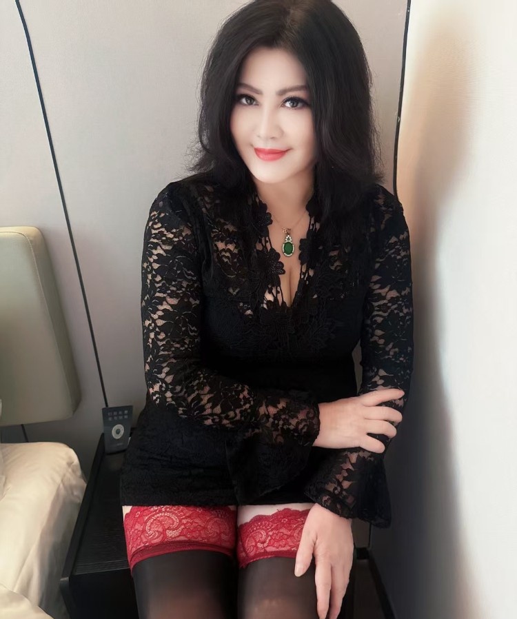 虹口大胸翘臀潮喷少妇