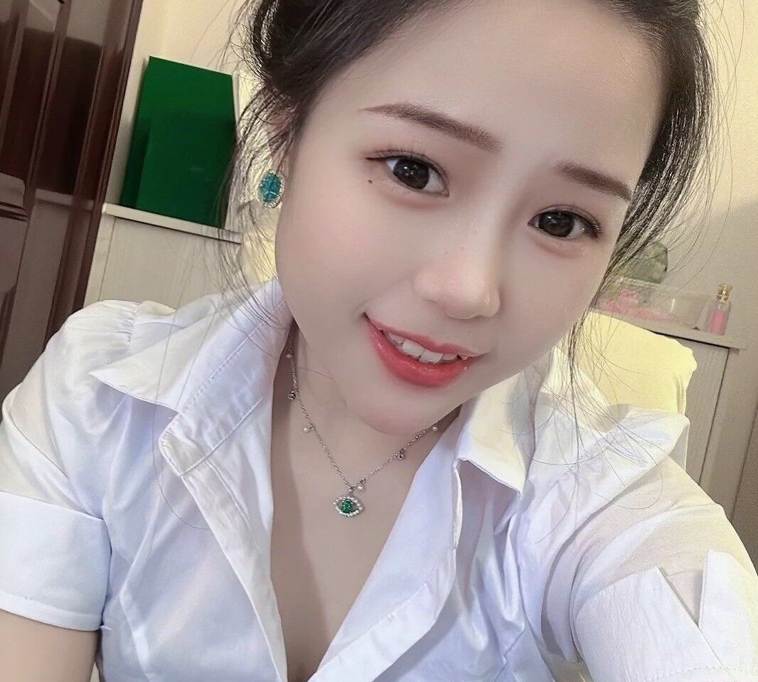 朝阳附近的小姐姐