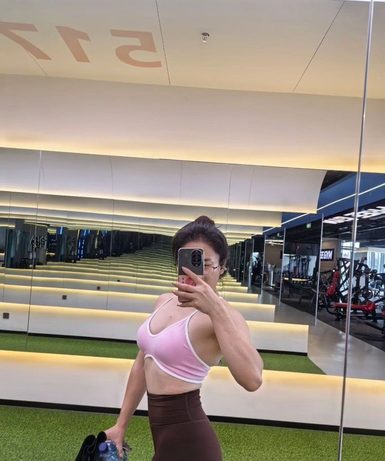 健身妹子