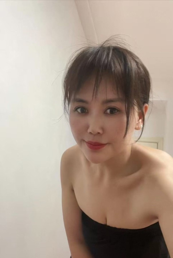 出水芙蓉性感少妇