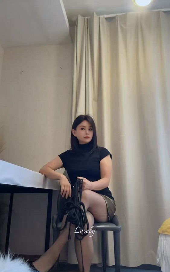 黑丝情趣女主