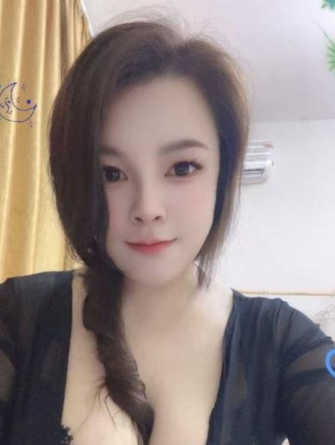 健身小骚妇前凸后翘
