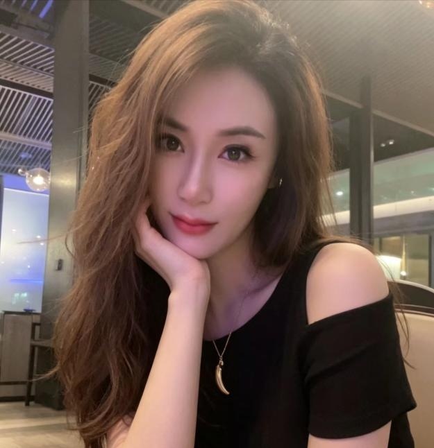 长腿巨奶美少妇