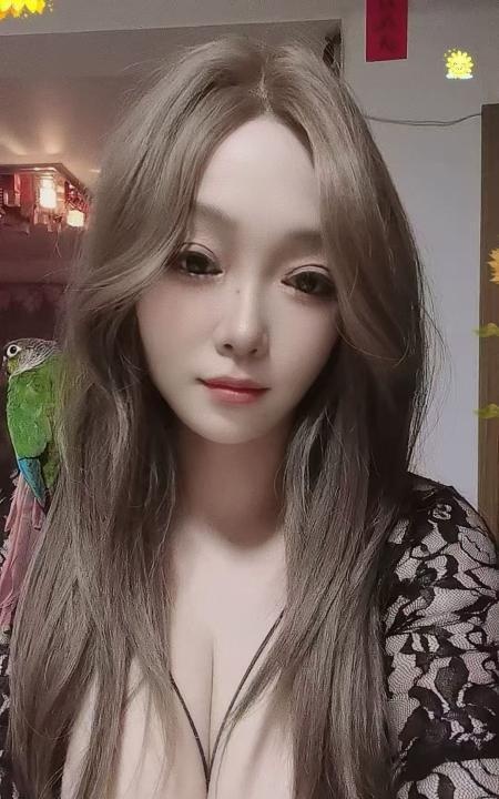 D奶热情喷水少妇