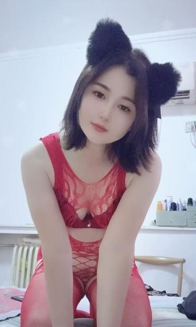 舌吻红色情欲小浪妇