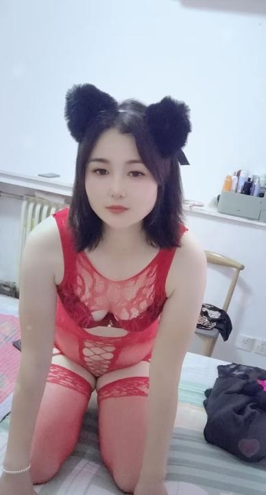 舌吻红色情欲小浪妇