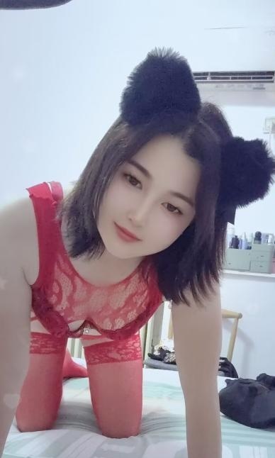 舌吻红色情欲小浪妇
