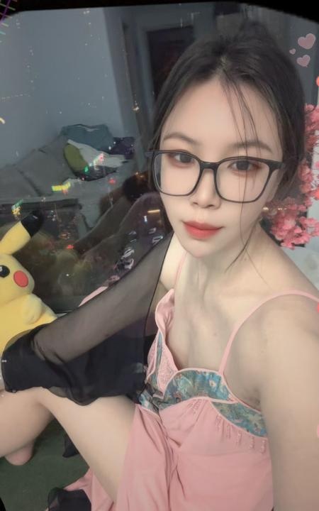 铁西眼镜气质美女