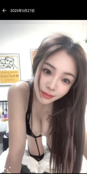 前凸后翘性感老师