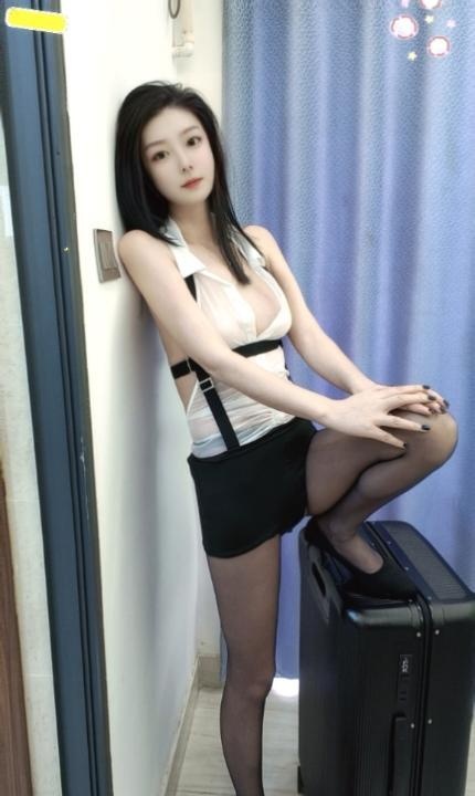 身材纤细的菲菲老师