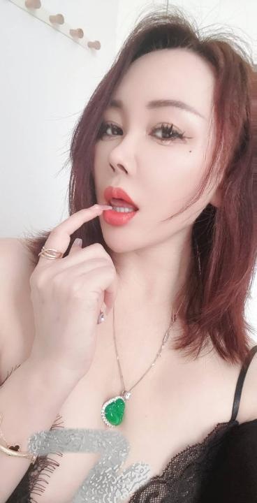 午休偷情翘臀骚穴