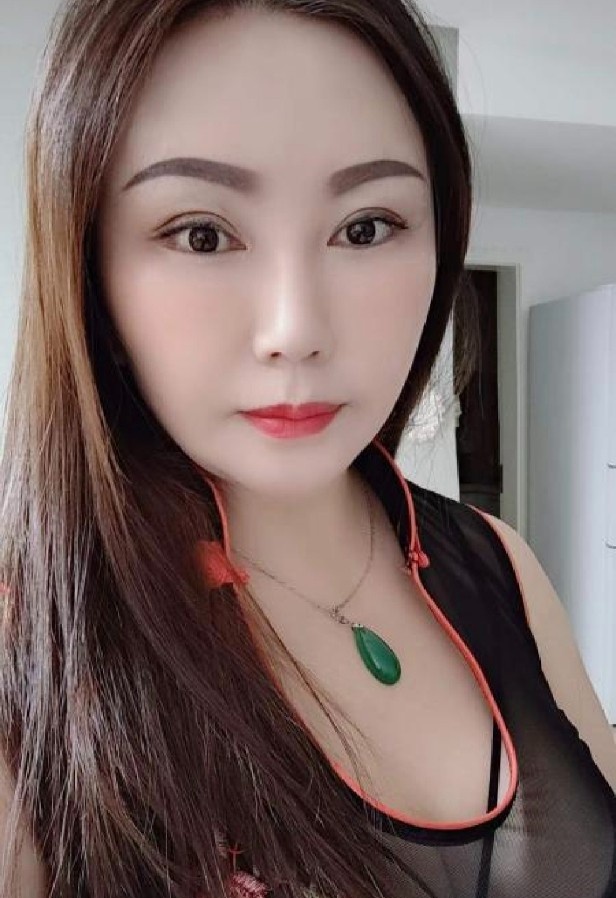 大胸美少妇