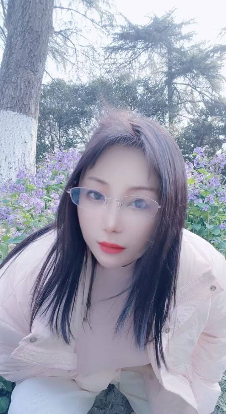 F奶气质美女
