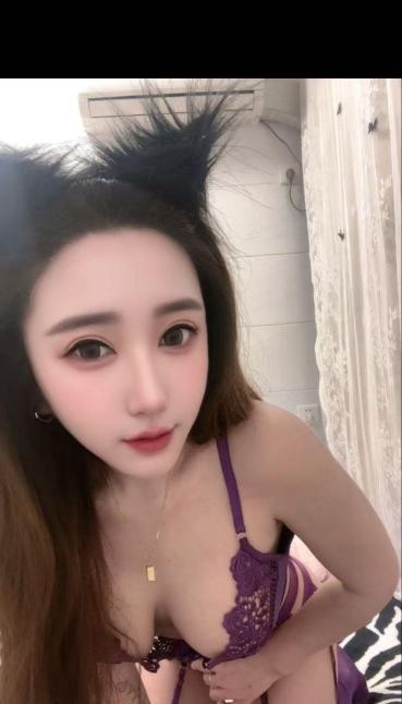 吴中肤白美胸小雪