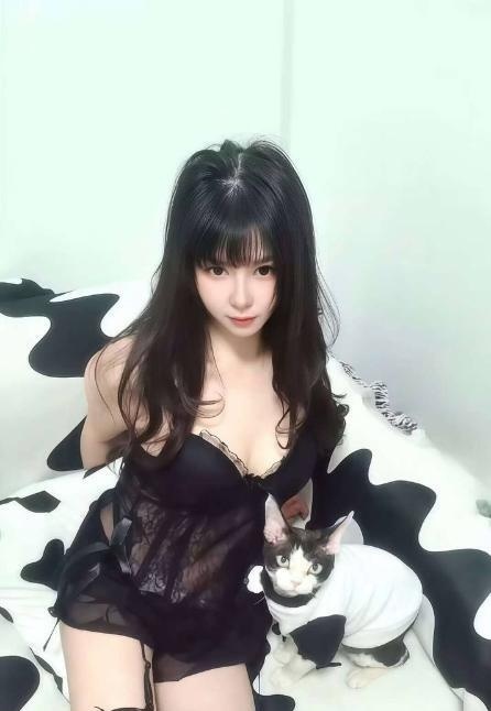 美乳纯欲妹子玥玥