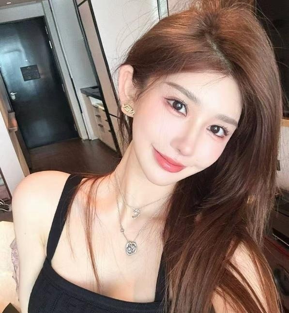 大胸长腿网红款妹妹