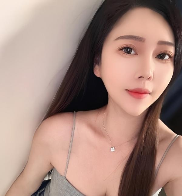 乌市蜜桃臀尤物阿璃