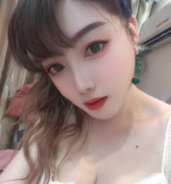 大奶欲女等待