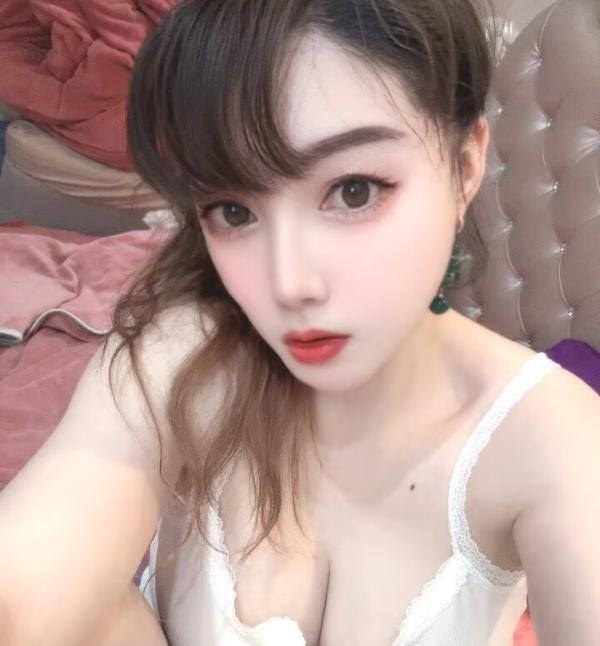 大奶欲女等待
