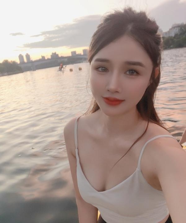 制服情趣小财迷