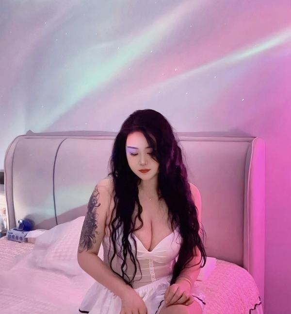 巨乳红唇性感贝贝