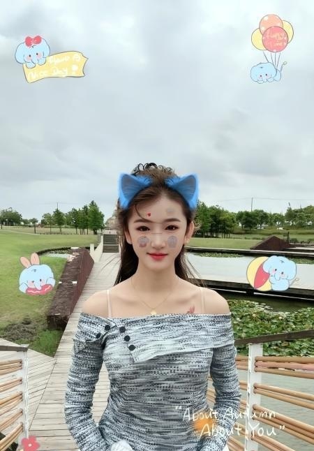 娇小型骚女小艾艾