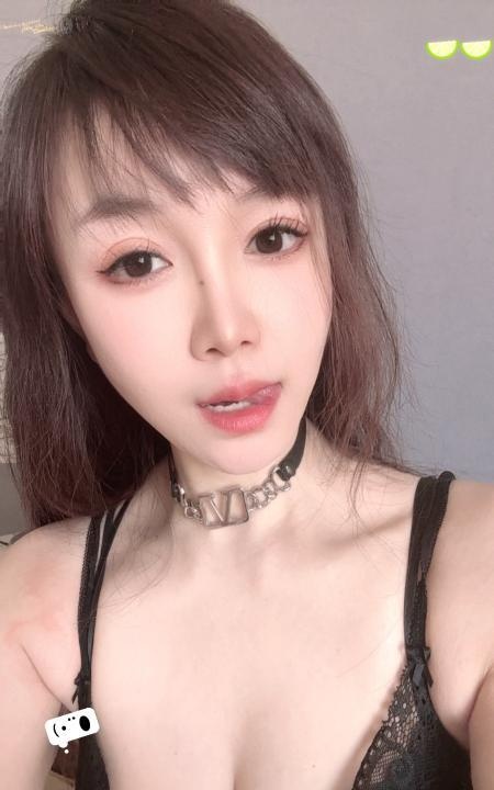 白嫩萌妹梦瑶