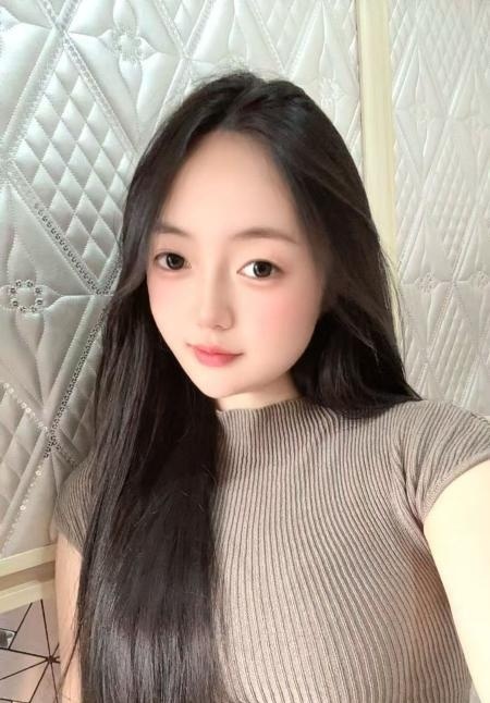 颜射口爆好身材嫩妹