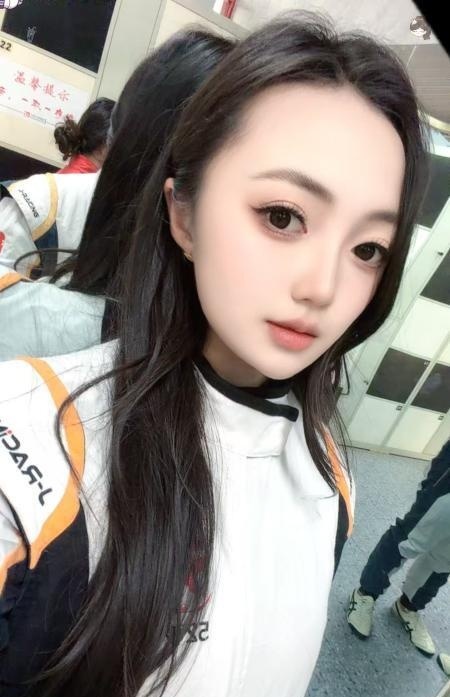 颜射口爆好身材嫩妹