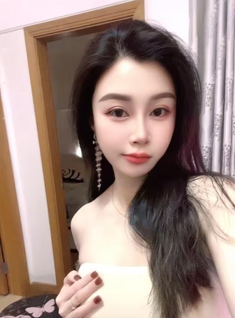 服务系美女妮儿