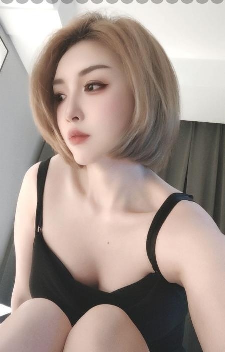短发骚姐姐
