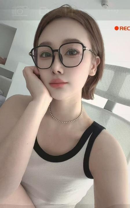 长宁性感可爱短发妹子