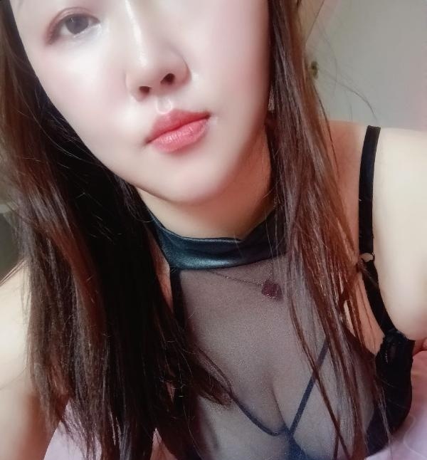 汽博巨臀人妻