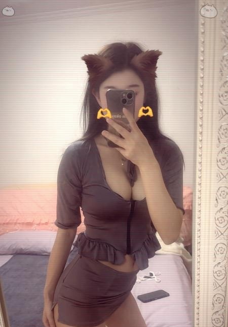 个人性感大长腿骚货