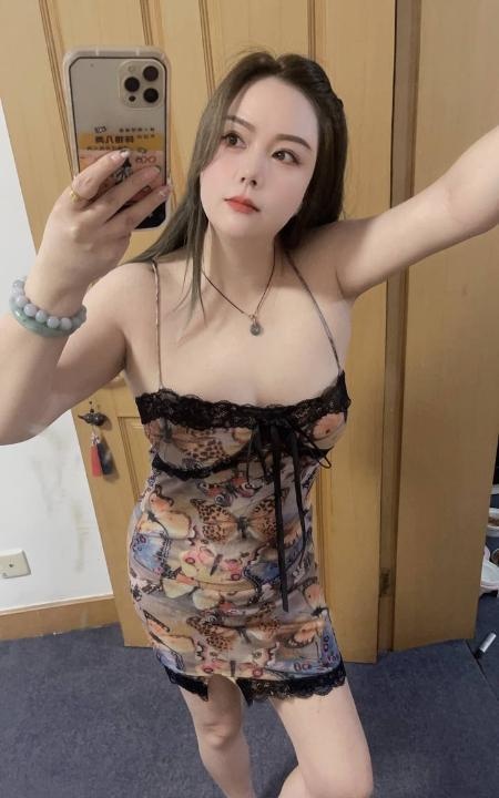 肤白大胸丰满妹子