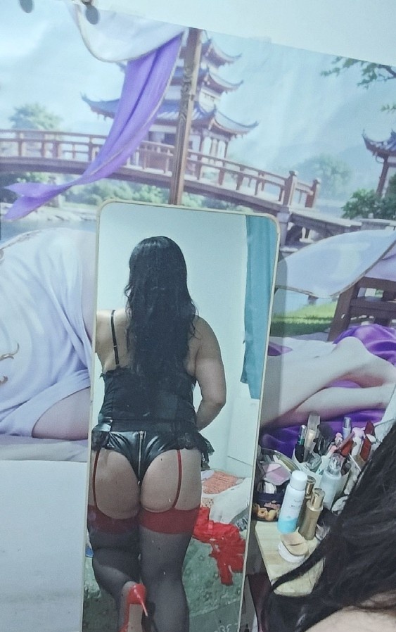 服务系美臀玲玲