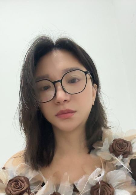 上城眼镜少妇小画